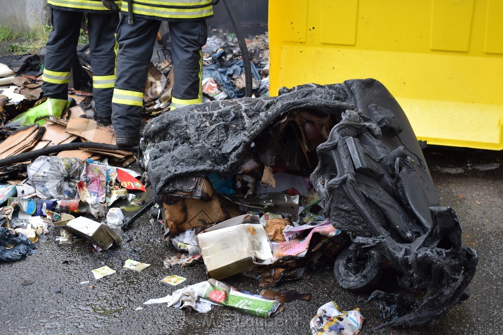 Feuer Koeln Vingst Wuerzburgerstr P07.JPG